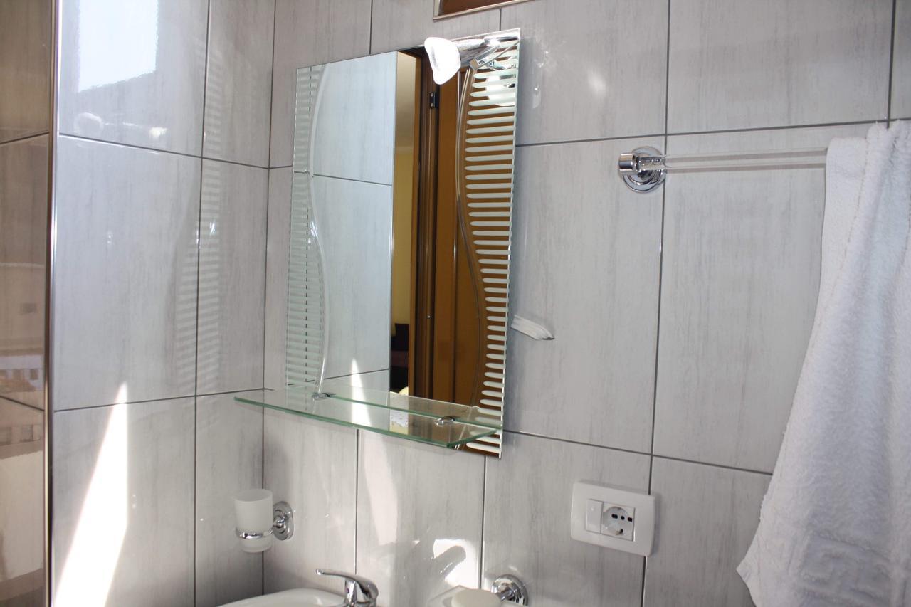 Rama Apartments Sarande Bagian luar foto